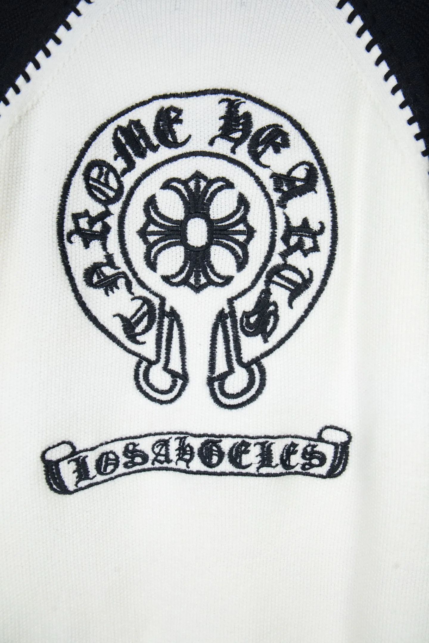 P300 ChromeHearts popular Chrome Hearts CH Sanskrit horseshoe cross embroidered button cardigan jacket raglan sleeve sweater, contrasting color splicing raglan round neck knitted sweater, unique knitting texture, soft and skin-friendly, classic pattern embroidery on the front and back. Retro chic. The contrasting color raglan sleeve design and the thick stitching craftsmanship at the joints make it look great when worn alone or layered! The fit is loose and slimming! Fashionable patchwork colored sweater, colorfully intertwined, with clear layers, warm and slimming. Whether worn alone or layered, you can easily control various styles and show your personal charm. The raglan sleeves are shoulder-width in contrasting colors and have ultra-detailed embroidery on the front and back, giving it a casual street feel. It looks great when worn alone! The sleeves are designed with contrasting colors and seams, and the round neck style reveals the neck and flatters the face shape! Wool blend knitted fabric, soft, comfortable and warm to the touch. Contrasting color design➕Loose fit, not flattering on your body shape and slimming, not to mention how easy it is to wear! Basic, versatile and fashionable classic! Black and white are versatile! Black and gray high-end! Couples get involved!  Color: black and white/black gray Size: S~M~L